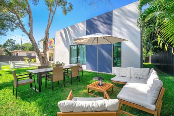 3BR/2BA|Vivid Vibe Villa|Gated Driveway & Backyard - Image 5