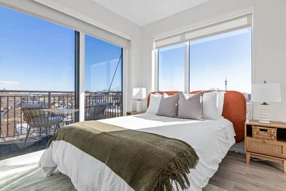 Modern 1BR| Gym+Rooftop | Uptown Minneapolis - Image 3