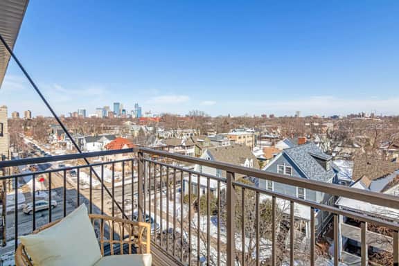 Modern 1BR| Gym+Rooftop | Uptown Minneapolis - Image 4