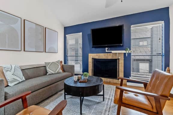 Walk to SoCo|Private Patio|Free Parking|Pets OK - Image 3
