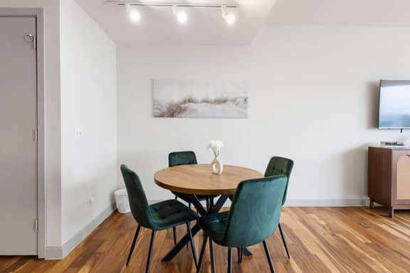 1 Bedroom flat, great view and swimming pool- Dallas Downtown - Image 5