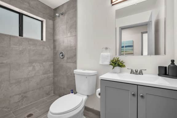 6BR|4BA| Art House W Gated Yard|5 min to Wyn Walls - Image 5