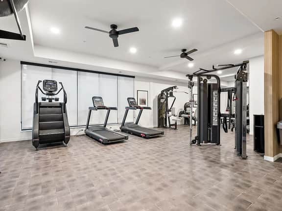 1 Bed w/Gym by Historic Riverfront District! - Image 5