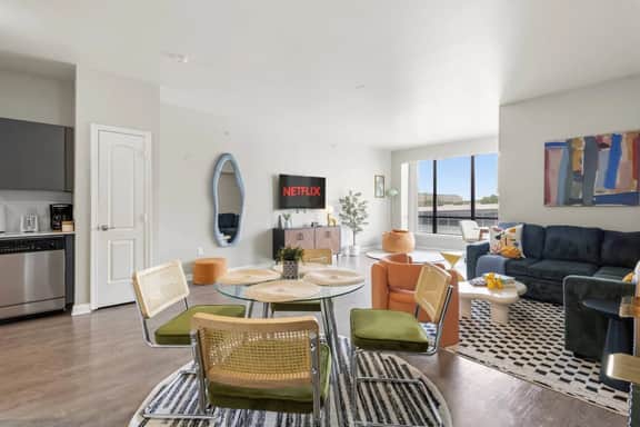 Galleria Retreat | Pool | Free Parking | Gym - Image 4
