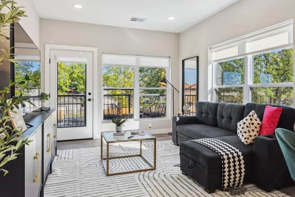Cozy 1BR/1BA Urban Retreat in Columbus - Image 5