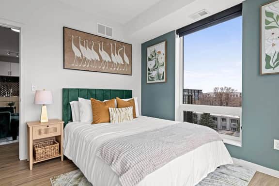 Luxury Uptown 2Bed Condo with Patio |Gym |Office - Image 5