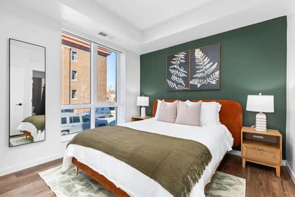 Uptown Chic 2BR 2BA w Gym near Lake, Trail & Shops - Image 4