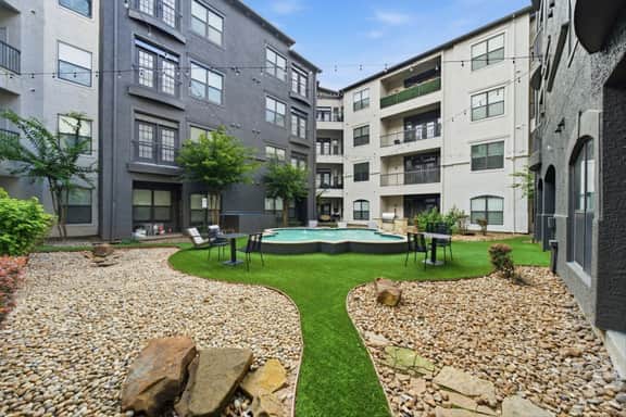 Luxurious 2- bed 2 bath | Sleeps 5 |Pool | Gym| DT - Image 5