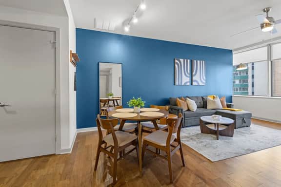 Luxe Apt W/Parking CityView|Pool|Gym|PoolTable - Image 5