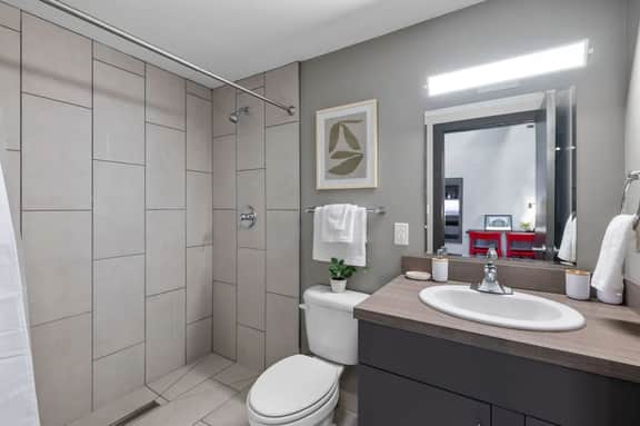 Modern Interior | 1 Bed/Bath | Near Chatta Market - Image 5
