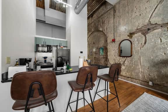 Chic loft w/ gym & rooftop firepit near downtown - Image 5