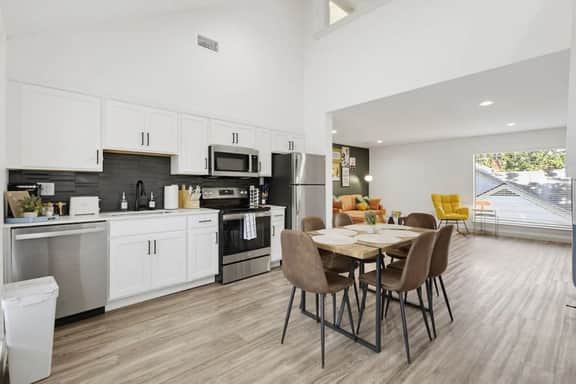 Sleeps 5 ~ Near American Airlines Center + the Medical District + Downtown/Uptown - Image 2