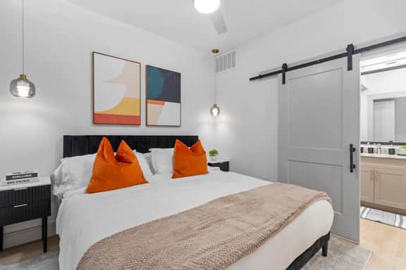Stylish 1 King BR suite Domain Mall, Gym, Pool & Parking - Image 3