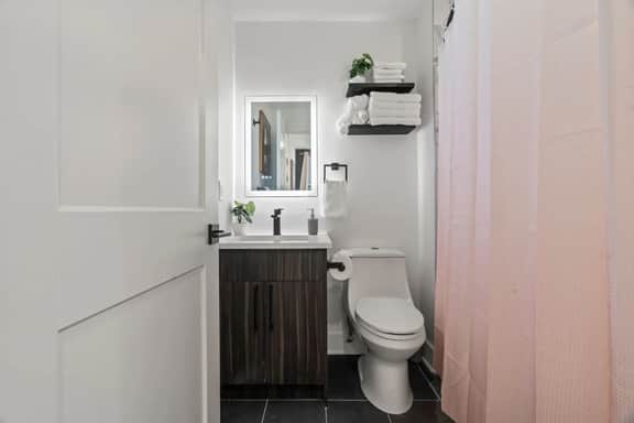 1 Bed by Zoo, Museums, Fairmount Park, Univ City - Image 4