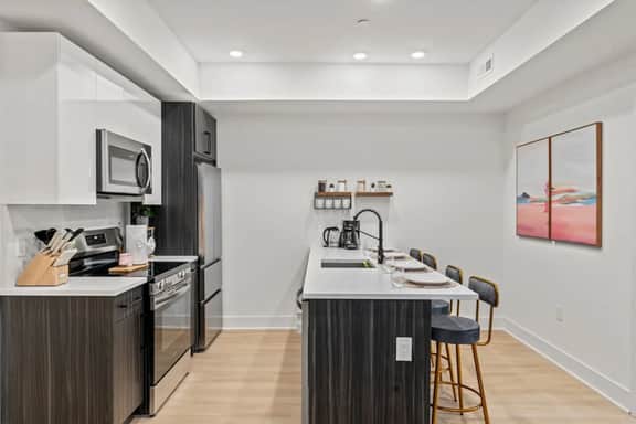 1 Bed by Zoo, Museums, Fairmount Park, Univ City - Image 3