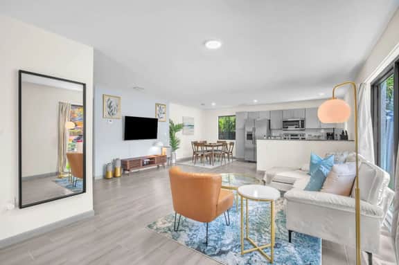 3BR/2BA| Artarian Villa| Gated Driveway & Backyard - Image 2