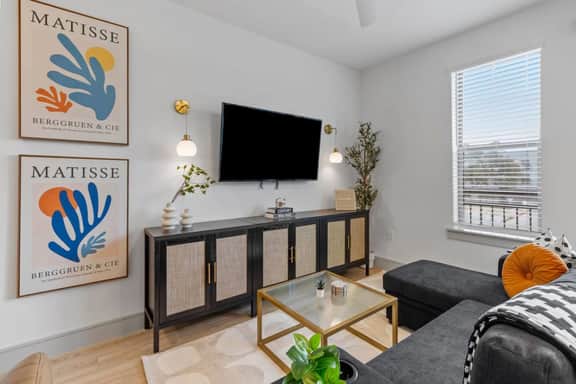 Lux King Suite | Gym | Pool | Techridge - Image 5