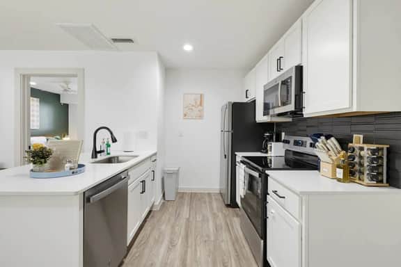 Sleeps 3 ~ Near American Airlines Center + the Medical District + Downtown/Uptown - Image 5