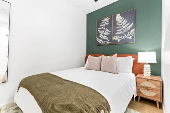 Stylish 1BD 1BA Condo w Patio, Free Wi-fi & Gym - Image 2