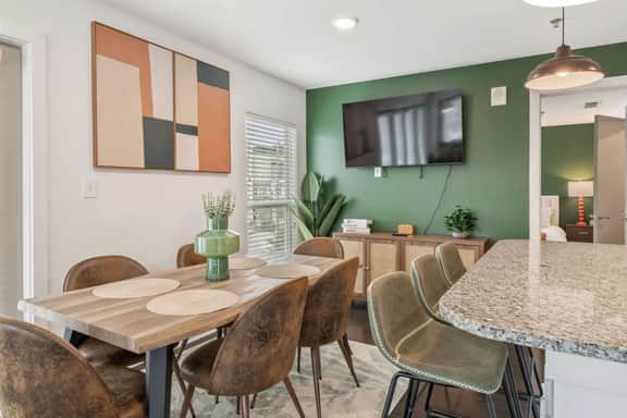 Lux 2BR| Rooftop Deck | Beltline+DT | Free Parking - Image 4