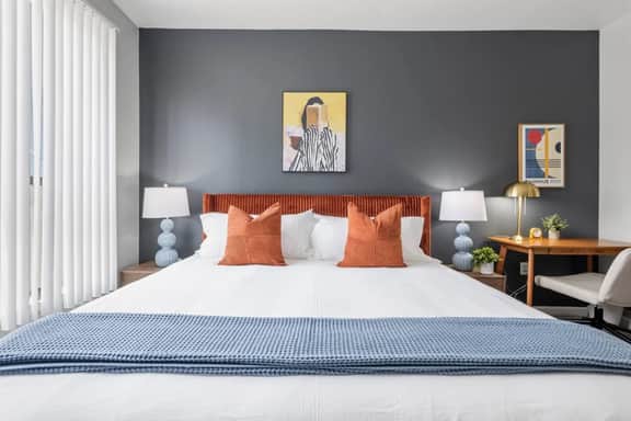 FIFA 2026 Stay | Modern Unit Galleria King Bed - Image 3
