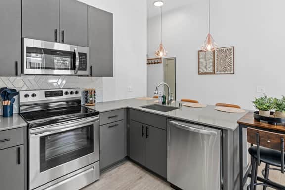 Modern & Cozy Stay in Minneapolis | Rooftop! - Image 3