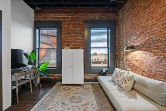 1BR Heart of D/T, near Discovery Museum, AT&T - Image 3