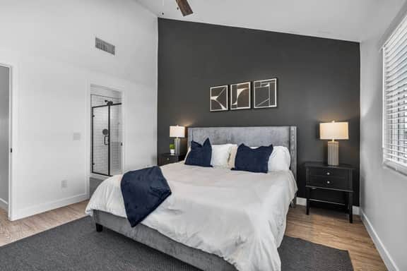 King Beds | Pool | Near Airport, DT, ConventionC - Image 2
